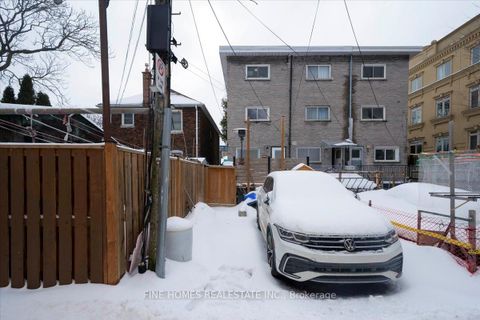 Photo 5 at 48 Carr Street, Chinatown, Toronto