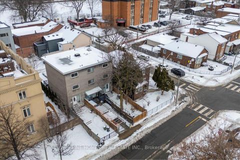Photo 6 at 48 Carr Street, Chinatown, Toronto
