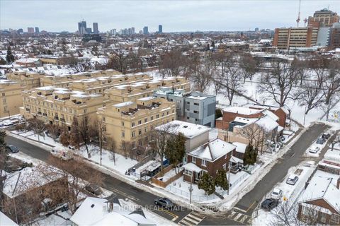 Photo 8 at 48 Carr Street, Chinatown, Toronto