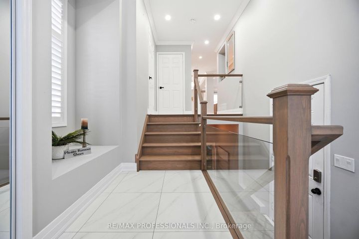 Photo 4 at 194 Fandango Drive, Credit Valley, Brampton