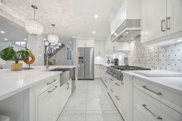 Photo 8 at 194 Fandango Drive, Credit Valley, Brampton