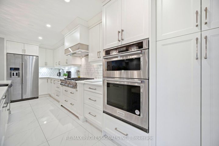 Photo 9 at 194 Fandango Drive, Credit Valley, Brampton