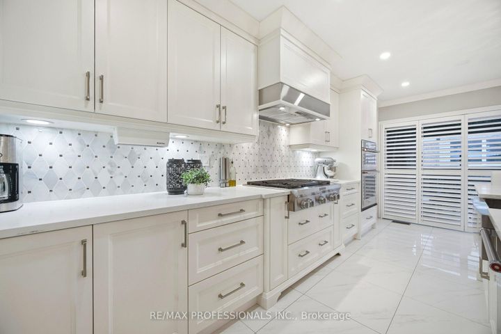 Photo 10 at 194 Fandango Drive, Credit Valley, Brampton