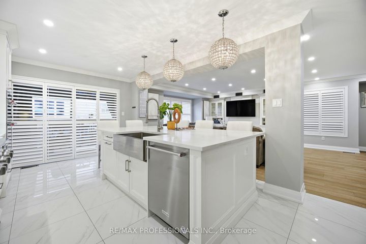 Photo 11 at 194 Fandango Drive, Credit Valley, Brampton