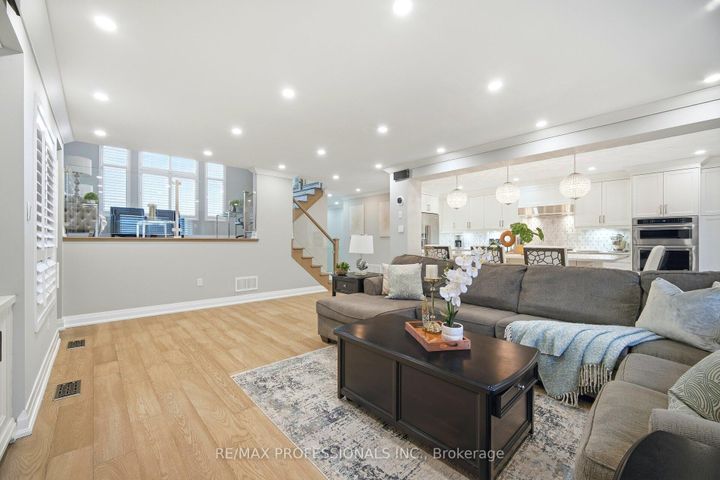 Photo 15 at 194 Fandango Drive, Credit Valley, Brampton