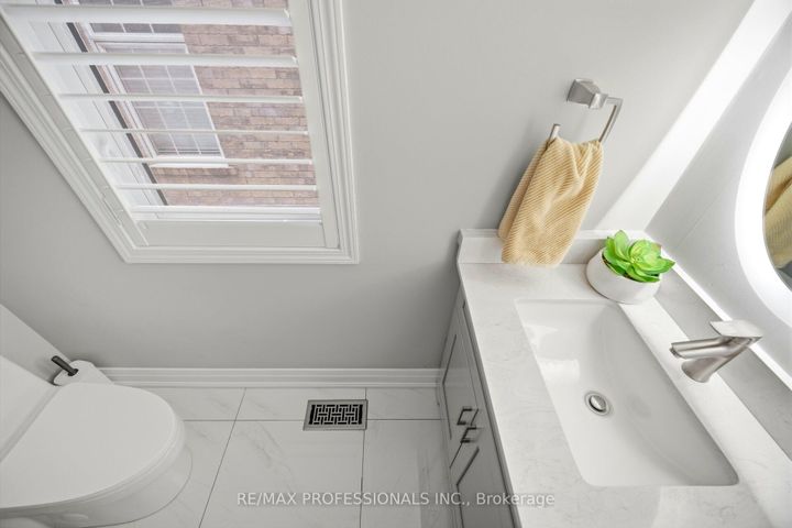 Photo 16 at 194 Fandango Drive, Credit Valley, Brampton