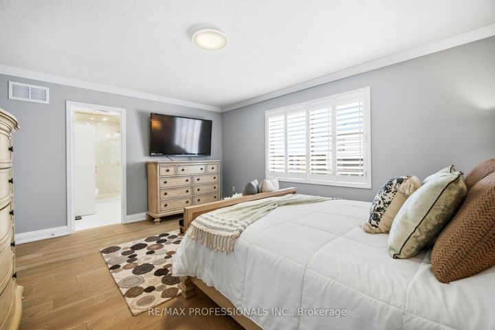 Photo 25 at 194 Fandango Drive, Credit Valley, Brampton