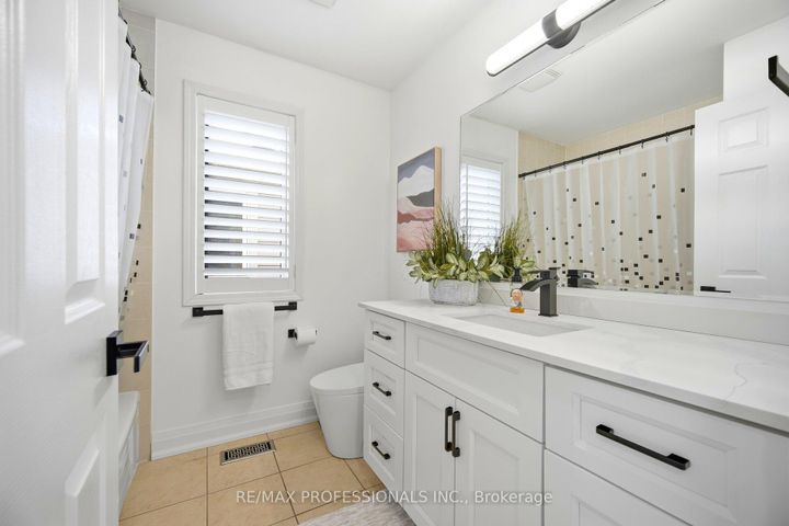 Photo 33 at 194 Fandango Drive, Credit Valley, Brampton