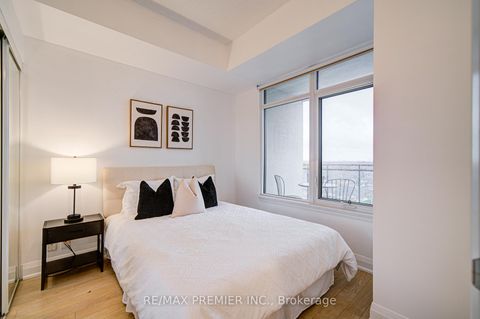 Photo 16 at 919 - 12 Woodstream Boulevard, Vaughan Grove, Vaughan