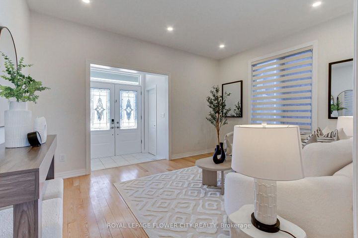 Photo 1 at 3362 Post Road E, GO Glenorchy, Oakville