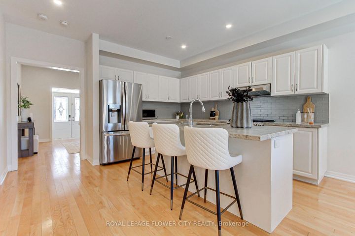 Photo 7 at 3362 Post Road E, GO Glenorchy, Oakville