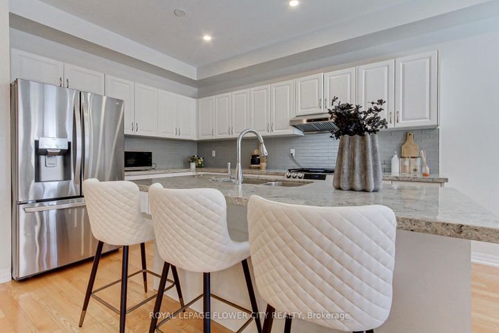 Photo 8 at 3362 Post Road E, GO Glenorchy, Oakville