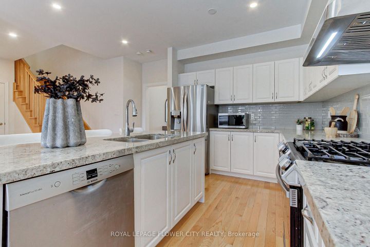 Photo 9 at 3362 Post Road E, GO Glenorchy, Oakville