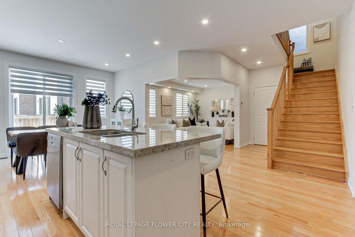 Photo 10 at 3362 Post Road E, GO Glenorchy, Oakville