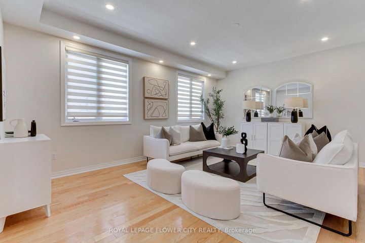 Photo 16 at 3362 Post Road E, GO Glenorchy, Oakville