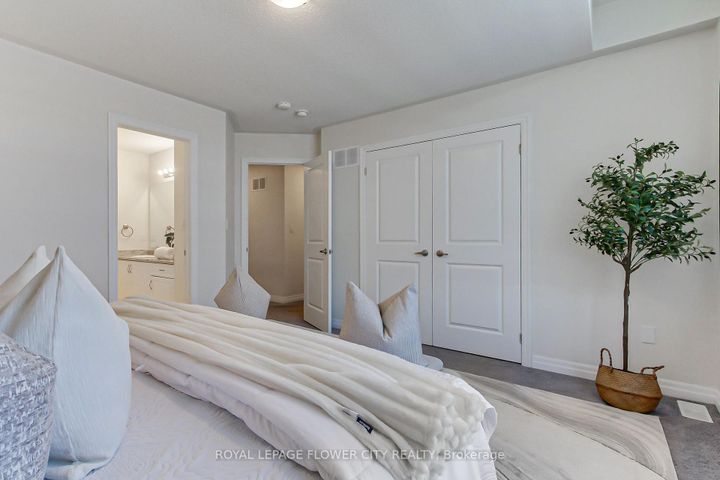 Photo 36 at 3362 Post Road E, GO Glenorchy, Oakville