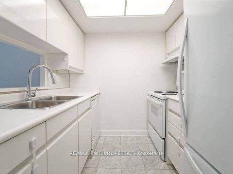 Photo 12 at 604 - 33 University Avenue, University, Toronto