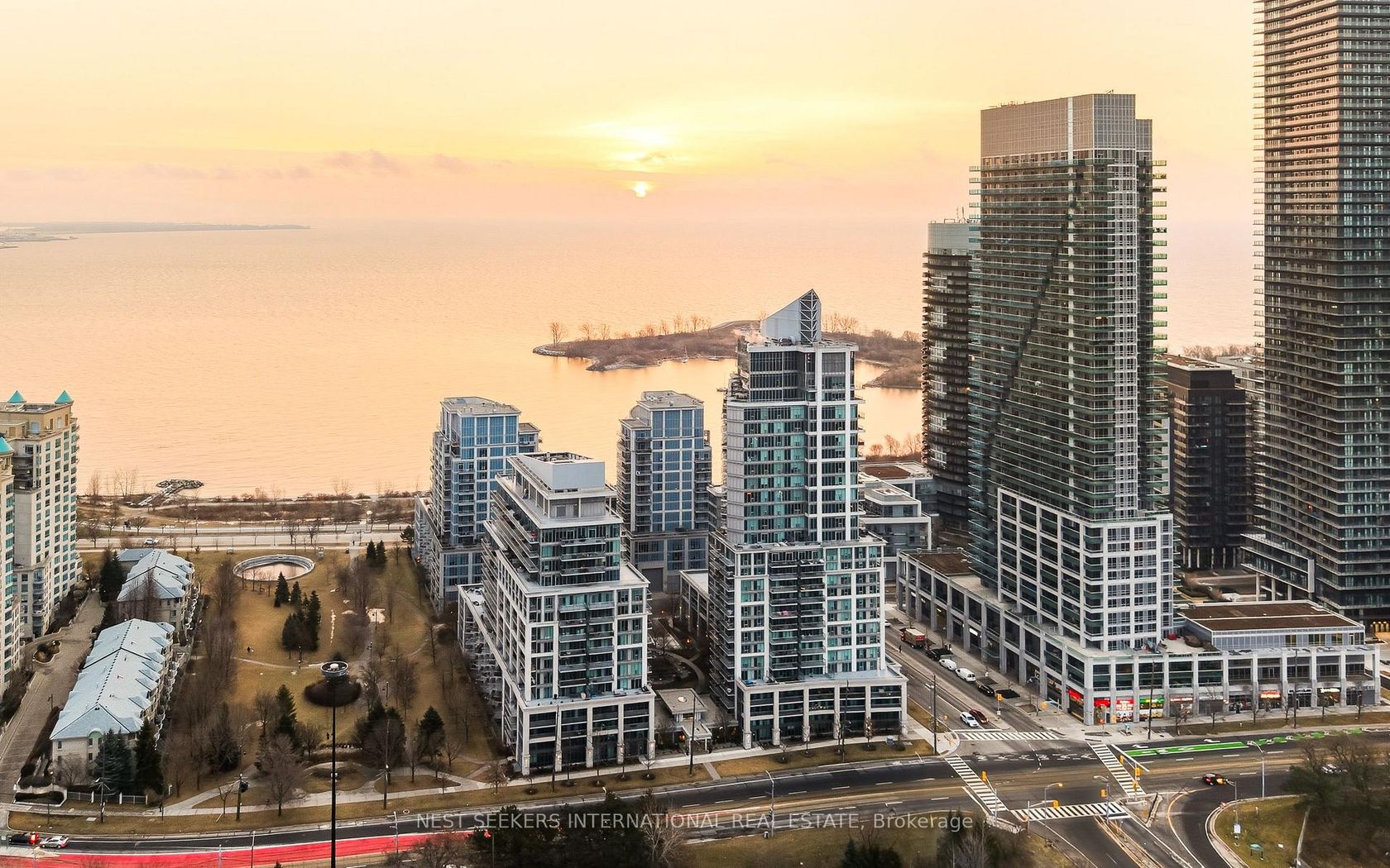 204 - 2121 Lake Shore Boulevard W, Mimico, Toronto 