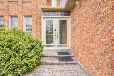 Photo 1 at 27 Binscarth Crescent, Uplands, Vaughan