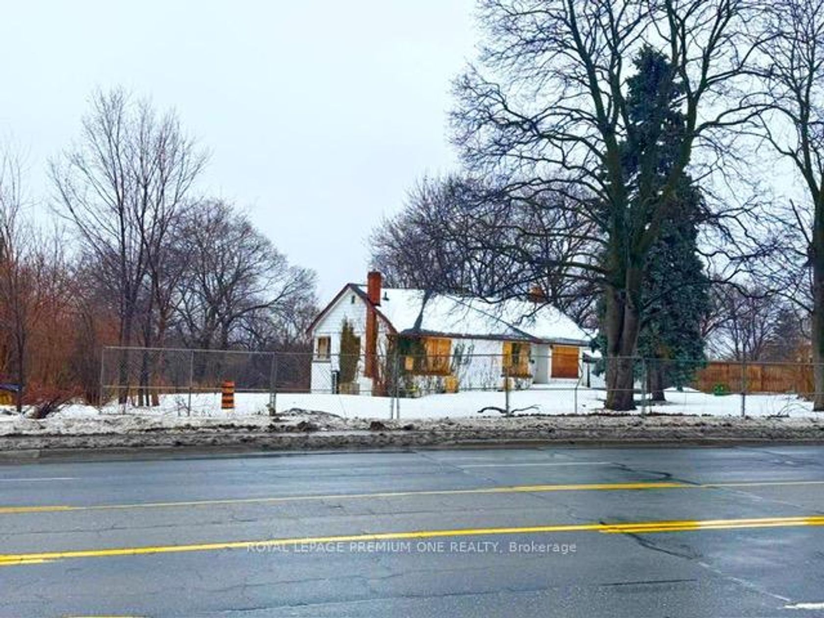 2986 Weston Road, Pelmo Park W5, Toronto 