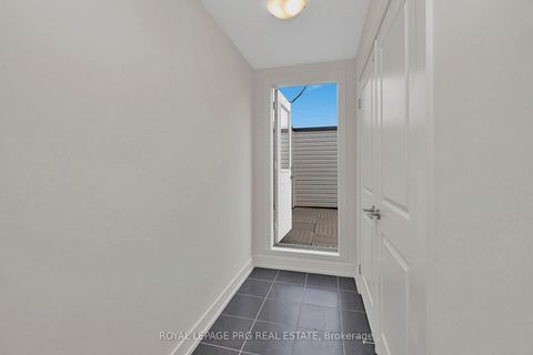 Photo 4 at 9 - 12860 Yonge Street, Oak Ridges, Richmond Hill