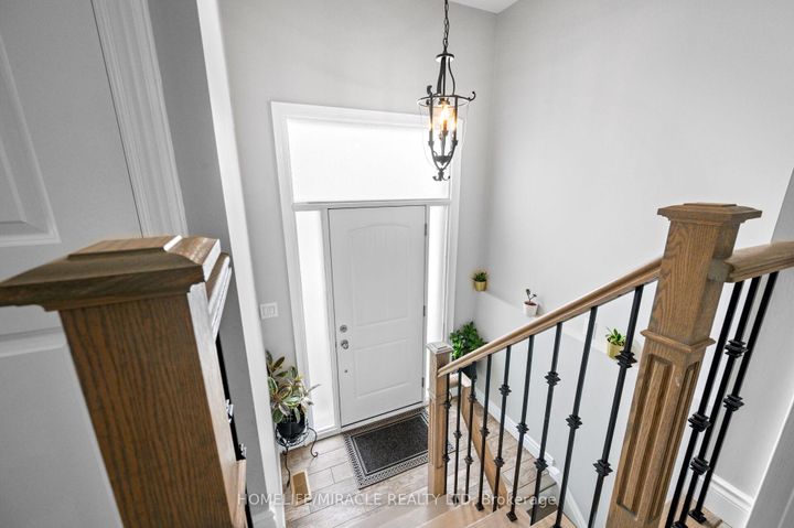 Photo 6 at 3 Agincourt Road, West Woodbridge, Vaughan