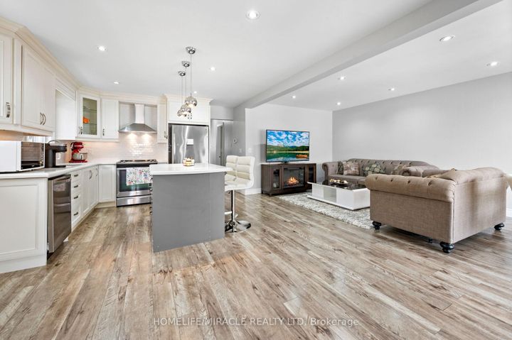 Photo 9 at 3 Agincourt Road, West Woodbridge, Vaughan