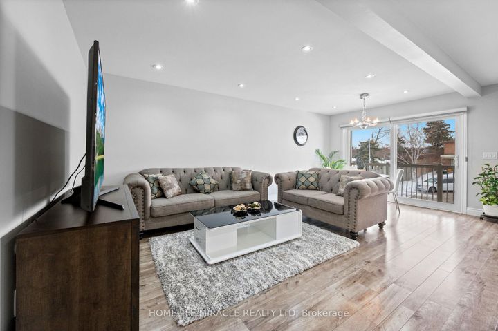 Photo 11 at 3 Agincourt Road, West Woodbridge, Vaughan