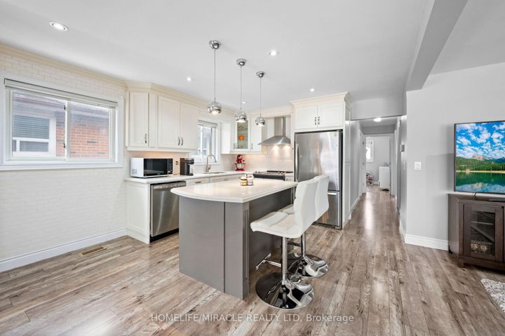 Photo 16 at 3 Agincourt Road, West Woodbridge, Vaughan