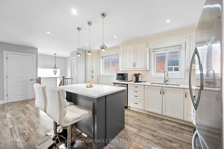 Photo 17 at 3 Agincourt Road, West Woodbridge, Vaughan