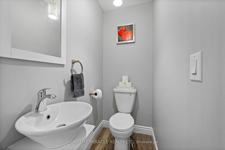 Photo 20 at 3 Agincourt Road, West Woodbridge, Vaughan