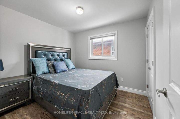 Photo 21 at 3 Agincourt Road, West Woodbridge, Vaughan