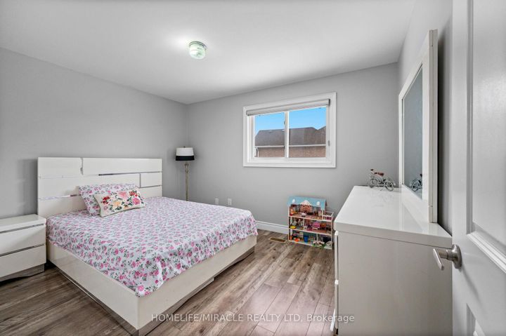 Photo 22 at 3 Agincourt Road, West Woodbridge, Vaughan