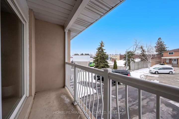 Photo 31 at 3 Agincourt Road, West Woodbridge, Vaughan