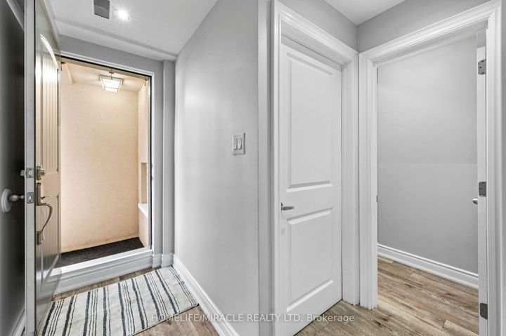 Photo 32 at 3 Agincourt Road, West Woodbridge, Vaughan