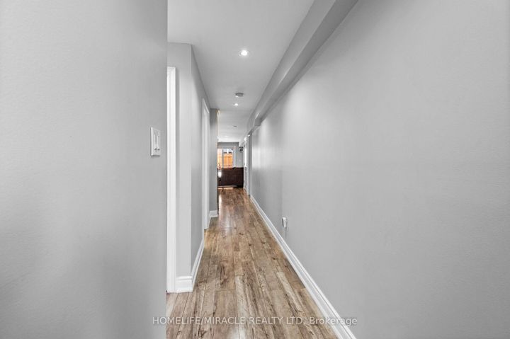 Photo 33 at 3 Agincourt Road, West Woodbridge, Vaughan