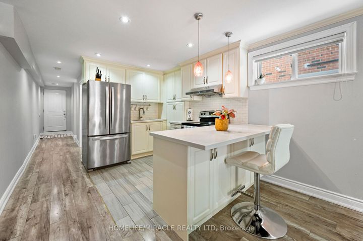 Photo 37 at 3 Agincourt Road, West Woodbridge, Vaughan