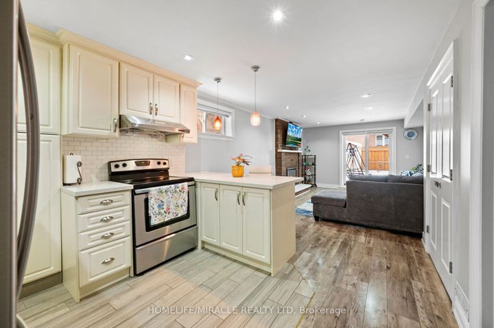 Photo 38 at 3 Agincourt Road, West Woodbridge, Vaughan