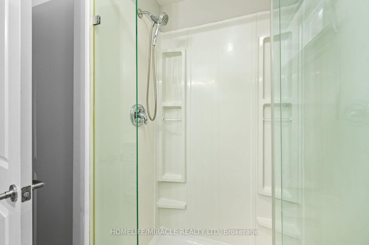 Photo 42 at 3 Agincourt Road, West Woodbridge, Vaughan