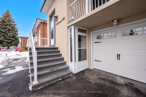 Photo 3 at 3 Agincourt Road, West Woodbridge, Vaughan