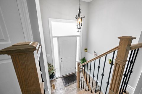 Photo 6 at 3 Agincourt Road, West Woodbridge, Vaughan