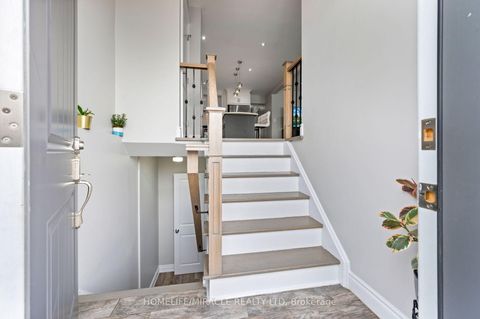 Photo 8 at 3 Agincourt Road, West Woodbridge, Vaughan