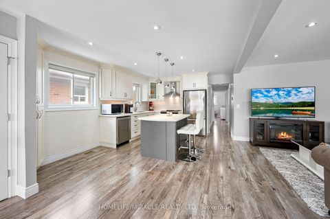 Photo 15 at 3 Agincourt Road, West Woodbridge, Vaughan