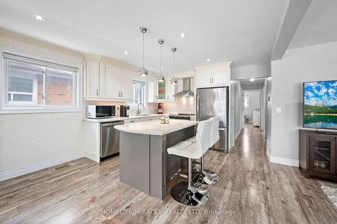 Photo 16 at 3 Agincourt Road, West Woodbridge, Vaughan