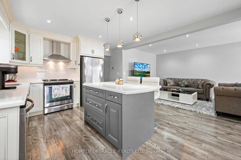 Photo 18 at 3 Agincourt Road, West Woodbridge, Vaughan