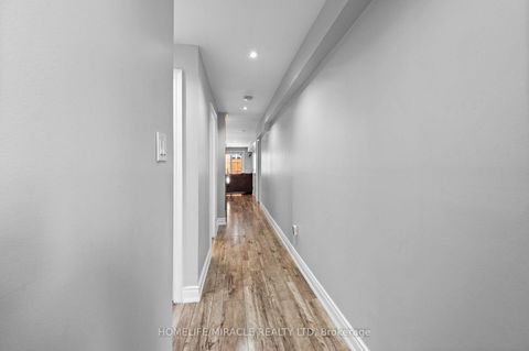 Photo 33 at 3 Agincourt Road, West Woodbridge, Vaughan