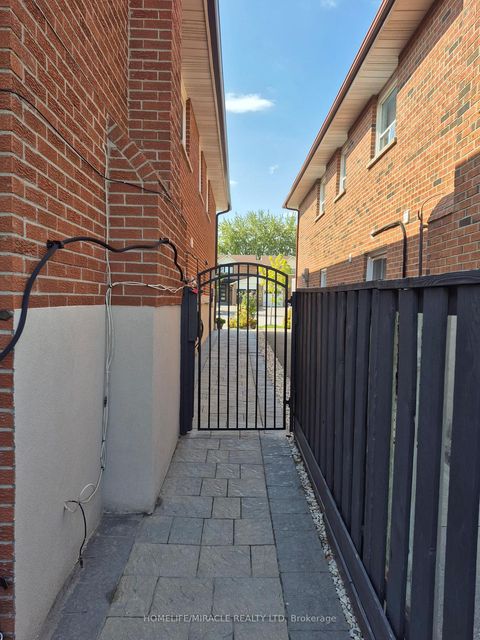 Photo 48 at 3 Agincourt Road, West Woodbridge, Vaughan