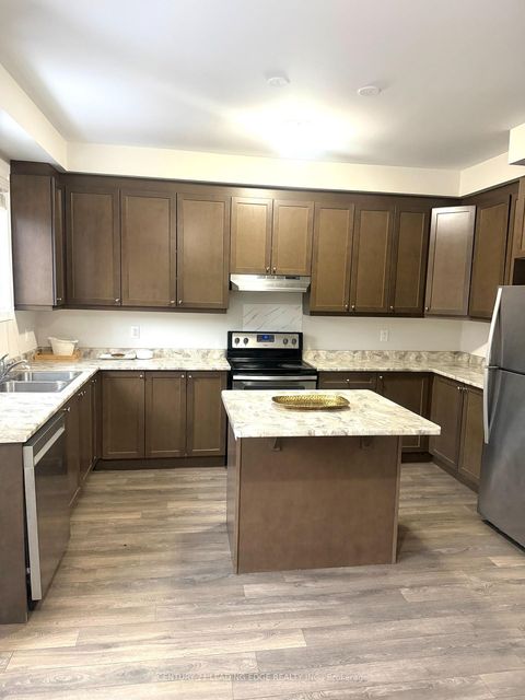 Photo 2 at 5 Fusilier Drive, Birchmount, Toronto