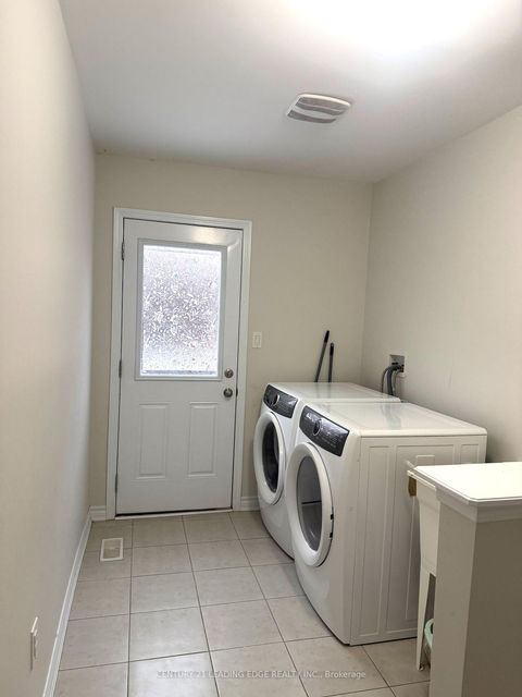 Photo 7 at 5 Fusilier Drive, Birchmount, Toronto