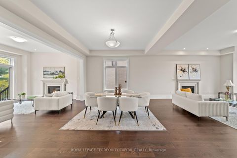 Photo 12 at 23 Kingwood Lane, Aurora Estates, Aurora